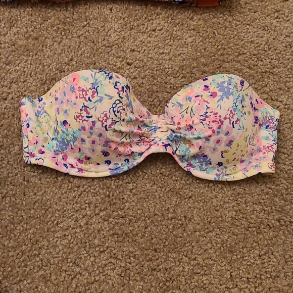 Bathing suits - Picture 5 of 5